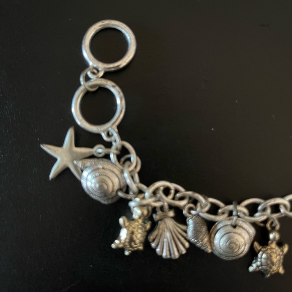 EUC Seashore Beach-y Silver/Gold tone Charm Bracelet with Toggle Closure- 7 1/2” - Picture 4 of 6